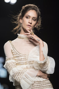 Teresa Helbig Fashion Show auf der Mercedes-Benz Fashion Week Madrid SS 2018
