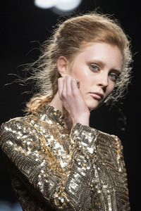 Teresa Helbig Fashion Show auf der Mercedes-Benz Fashion Week Madrid SS 2018