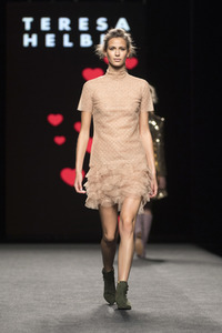 Teresa Helbig Fashion Show auf der Mercedes-Benz Fashion Week Madrid SS 2018