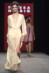 Teresa Helbig Fashion Show auf der Mercedes-Benz Fashion Week Madrid SS 2018