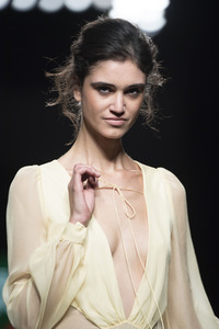 Teresa Helbig Fashion Show auf der Mercedes-Benz Fashion Week Madrid SS 2018