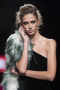 Teresa Helbig Fashion Show auf der Mercedes-Benz Fashion Week Madrid SS 2018