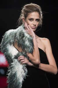 Teresa Helbig Fashion Show auf der Mercedes-Benz Fashion Week Madrid SS 2018
