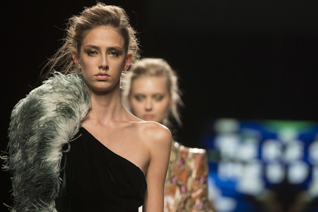 Teresa Helbig Fashion Show auf der Mercedes-Benz Fashion Week Madrid SS 2018