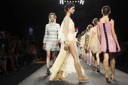 Teresa Helbig Fashion Show auf der Mercedes-Benz Fashion Week Madrid SS 2018