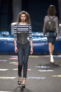 Maya Hansen Fashion Show auf der Mercedes-Benz Fashion Week Madrid SS 2018