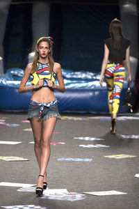 Maya Hansen Fashion Show auf der Mercedes-Benz Fashion Week Madrid SS 2018