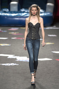 Maya Hansen Fashion Show auf der Mercedes-Benz Fashion Week Madrid SS 2018