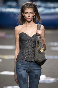 Maya Hansen Fashion Show auf der Mercedes-Benz Fashion Week Madrid SS 2018
