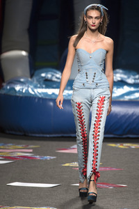 Maya Hansen Fashion Show auf der Mercedes-Benz Fashion Week Madrid SS 2018