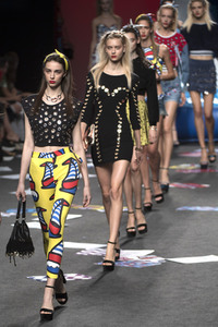 Maya Hansen Fashion Show auf der Mercedes-Benz Fashion Week Madrid SS 2018