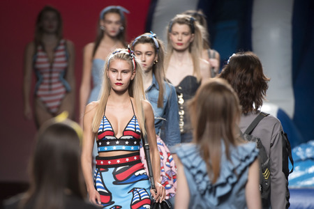 Maya Hansen Fashion Show auf der Mercedes-Benz Fashion Week Madrid SS 2018