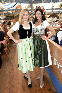 'Schatzi Designer Dirndl' Wiesn-Treff beim Oktoberfest 2017 in München
