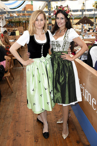 'Schatzi Designer Dirndl' Wiesn-Treff beim Oktoberfest 2017 in München