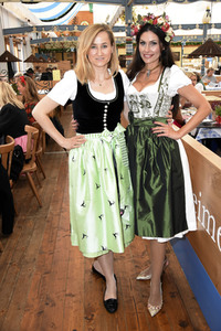 'Schatzi Designer Dirndl' Wiesn-Treff beim Oktoberfest 2017 in München