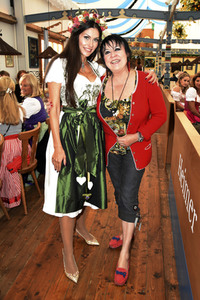 'Schatzi Designer Dirndl' Wiesn-Treff beim Oktoberfest 2017 in München