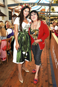 'Schatzi Designer Dirndl' Wiesn-Treff beim Oktoberfest 2017 in München