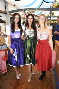 'Schatzi Designer Dirndl' Wiesn-Treff beim Oktoberfest 2017 in München