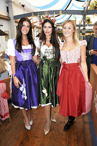 'Schatzi Designer Dirndl' Wiesn-Treff beim Oktoberfest 2017 in München