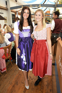 'Schatzi Designer Dirndl' Wiesn-Treff beim Oktoberfest 2017 in München