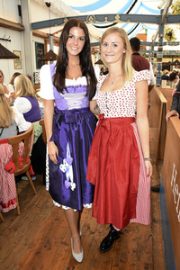 'Schatzi Designer Dirndl' Wiesn-Treff beim Oktoberfest 2017 in München