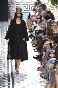 Jorge Vazquez Fashion Show auf der Mercedes-Benz Fashion Week Madrid SS 2018