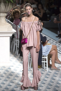 Jorge Vazquez Fashion Show auf der Mercedes-Benz Fashion Week Madrid SS 2018