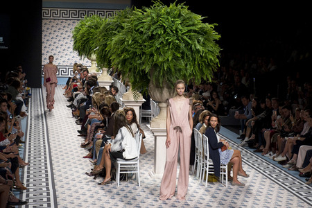 Jorge Vazquez Fashion Show auf der Mercedes-Benz Fashion Week Madrid SS 2018