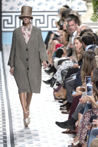 Jorge Vazquez Fashion Show auf der Mercedes-Benz Fashion Week Madrid SS 2018