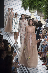 Jorge Vazquez Fashion Show auf der Mercedes-Benz Fashion Week Madrid SS 2018