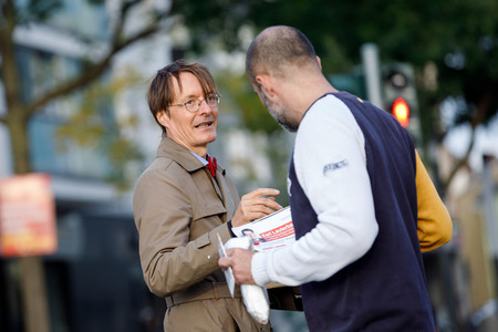 Straßenwahlkampf von Karl Lauterbach in Köln