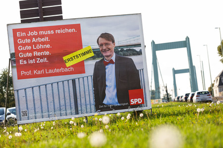 Straßenwahlkampf von Karl Lauterbach in Köln