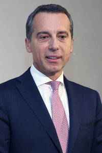 Christian Kern besucht das Bruno Kreisky Forum in Wien