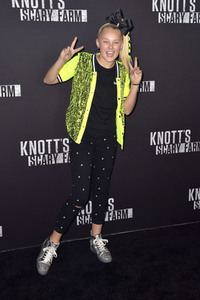 Knott's Scary Farm & Instagram's Celebrity Night in Buena Park