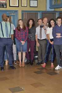 Celebration am Set zur 99. Episode 'Brooklyn Nine-Nine' in Studio City
