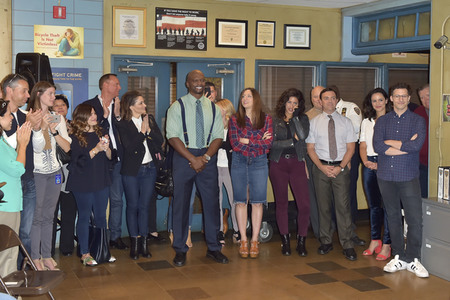 Celebration am Set zur 99. Episode 'Brooklyn Nine-Nine' in Studio City