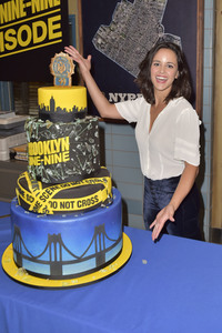 Celebration am Set zur 99. Episode 'Brooklyn Nine-Nine' in Studio City