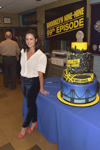 Celebration am Set zur 99. Episode 'Brooklyn Nine-Nine' in Studio City