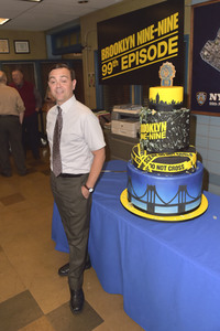 Celebration am Set zur 99. Episode 'Brooklyn Nine-Nine' in Studio City