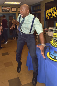 Celebration am Set zur 99. Episode 'Brooklyn Nine-Nine' in Studio City