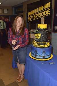 Celebration am Set zur 99. Episode 'Brooklyn Nine-Nine' in Studio City