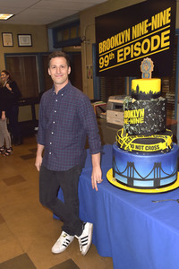 Celebration am Set zur 99. Episode 'Brooklyn Nine-Nine' in Studio City