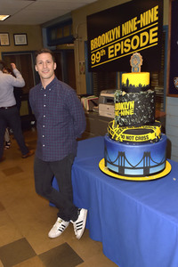 Celebration am Set zur 99. Episode 'Brooklyn Nine-Nine' in Studio City