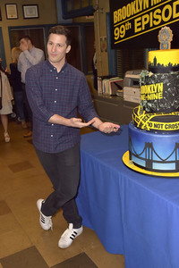 Celebration am Set zur 99. Episode 'Brooklyn Nine-Nine' in Studio City