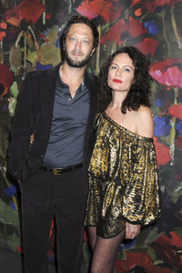 Kunst-Auktion und Party 'Take Home a Nude' in New York