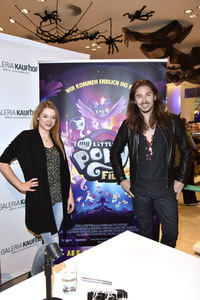Autogrammstunde zum Film 'My Little Pony' in Berlin