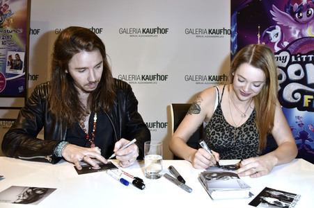 Autogrammstunde zum Film 'My Little Pony' in Berlin