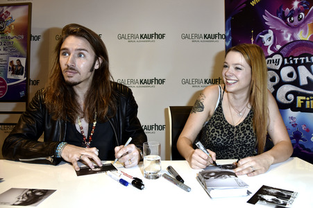 Autogrammstunde zum Film 'My Little Pony' in Berlin