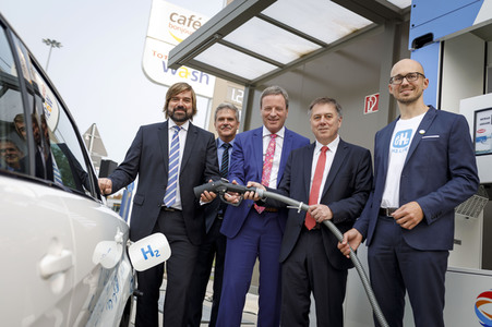 Eröffnung einer Wasserstoff-Tankstelle in Köln