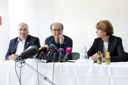 Pressekonferenz mit Dogan Akhanli in Köln